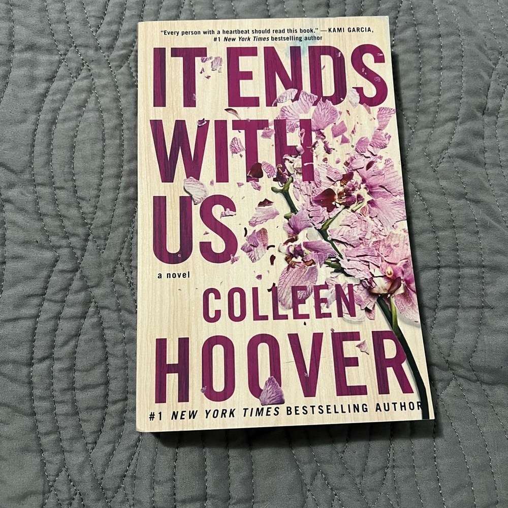Colleen Hoover Book Set - It Starts With Us & It Ends With Us - Picture 2 of 4